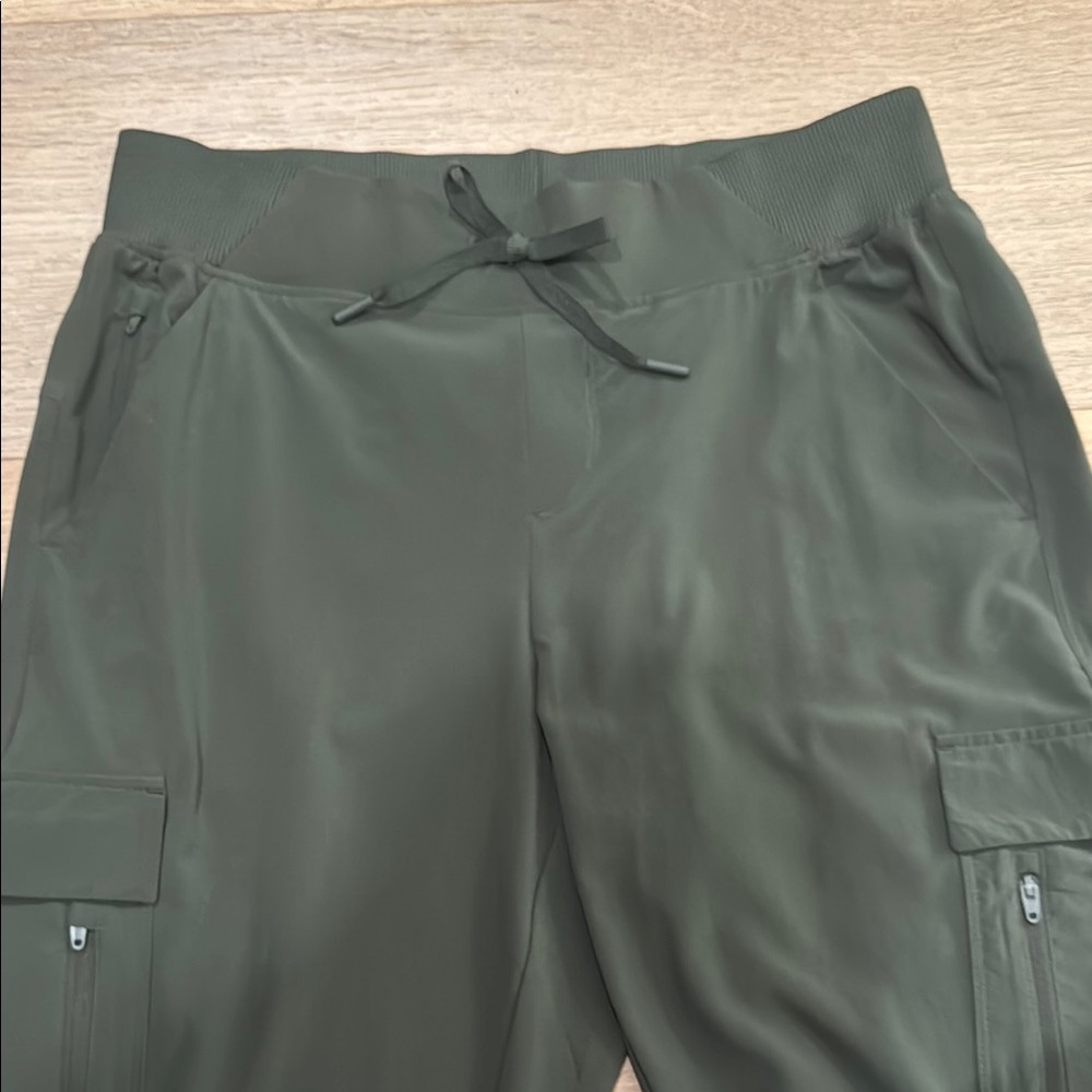 All in Motion Green Capri Joggers with Elastic Cuffs size M - Picture 4 of 7